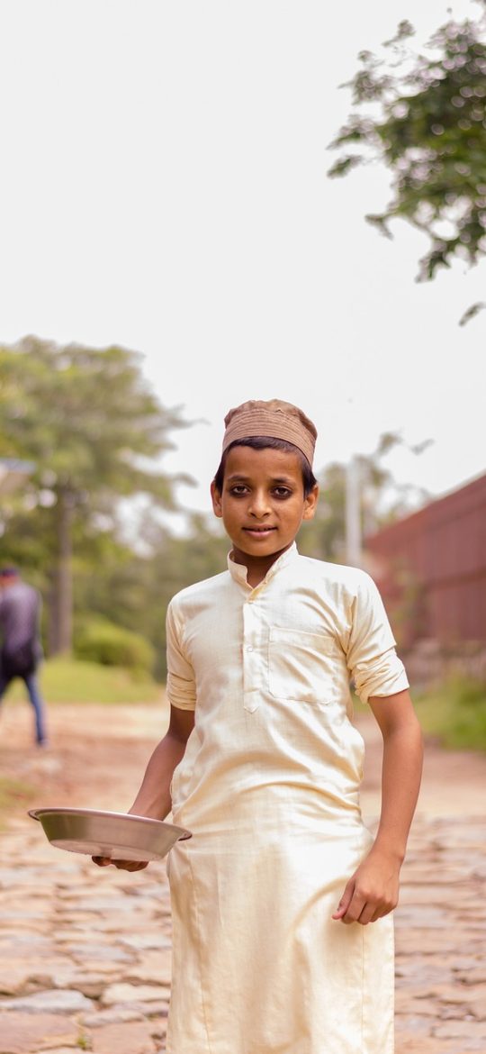 灵感ai检索与归档界面截图，顶部是时间与标签双筛选条，下面列出多张带手写体标签的记录卡片，整体安静整洁